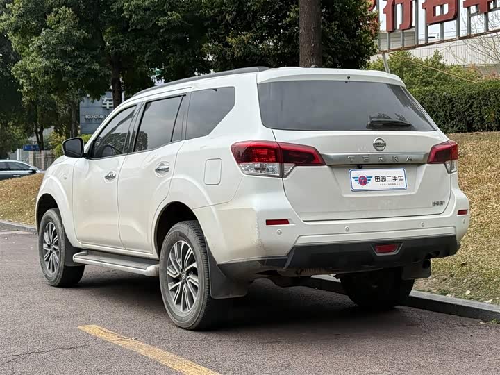 Фото 4 - Nissan Terra