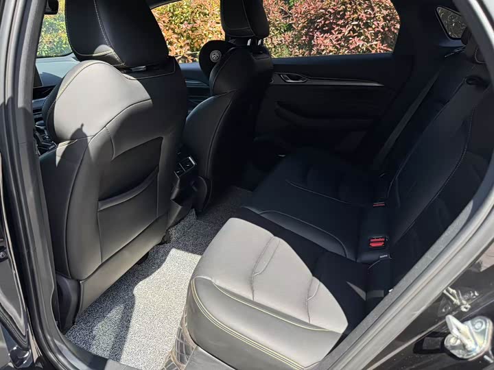 Фото 9 - Geely Preface