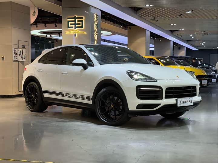Photo 3 - Porsche Cayenne