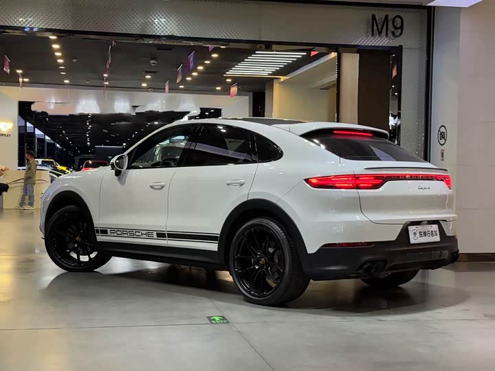 Photo 4 - Porsche Cayenne