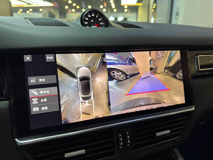 Photo 9 - Porsche Cayenne