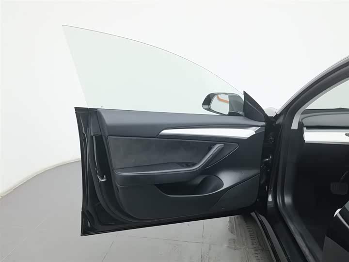 Фото 8 - Tesla Model 3