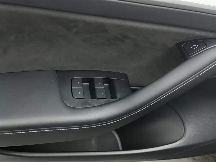 Фото 9 - Tesla Model 3