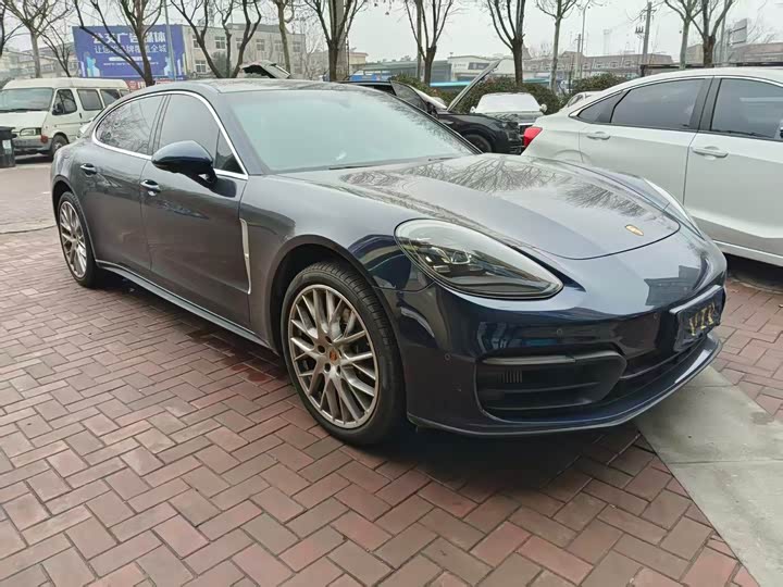Фото 2 - Porsche Panamera