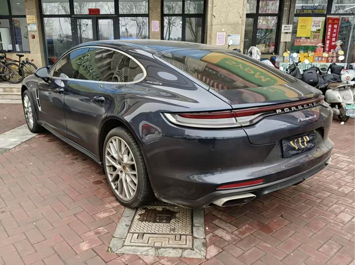 Фото 3 - Porsche Panamera