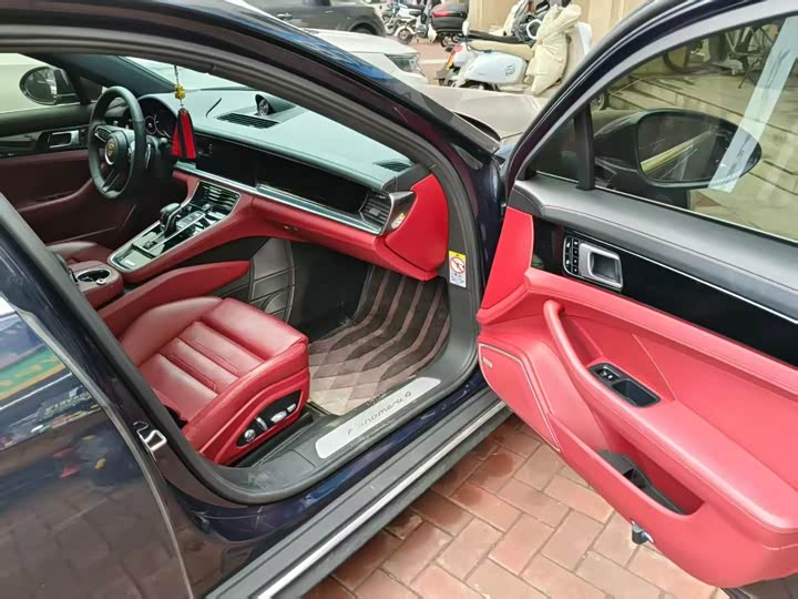 Фото 7 - Porsche Panamera