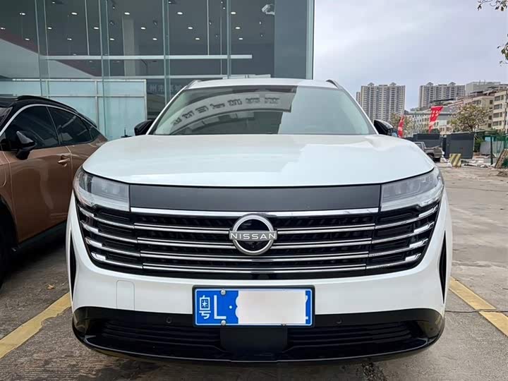 Photo 2 - Nissan Pathfinder