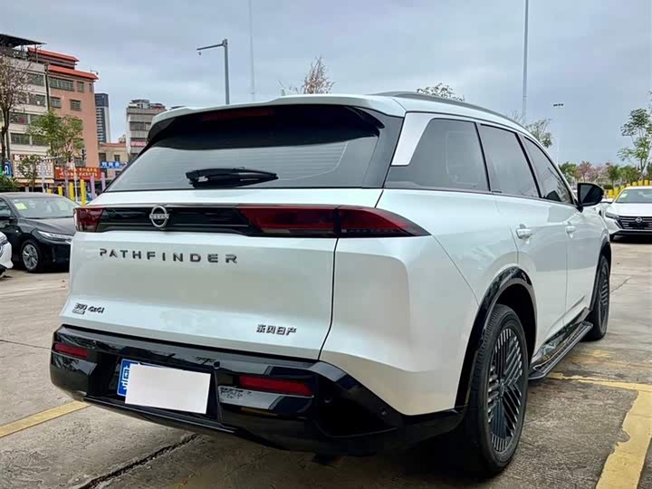 Photo 6 - Nissan Pathfinder