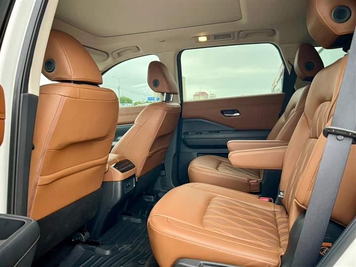 Photo 8 - Nissan Pathfinder