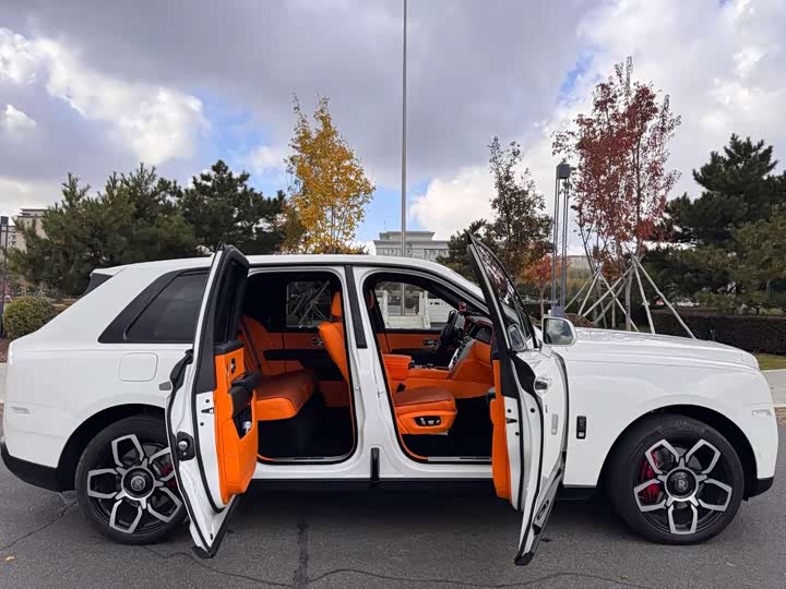 Фото 6 - Rolls-Royce Cullinan