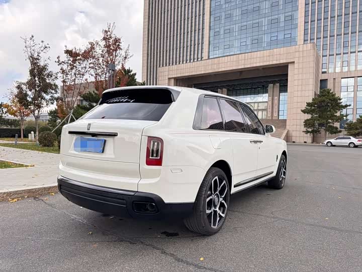 Фото 9 - Rolls-Royce Cullinan