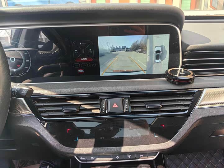 Photo 6 - Hongqi HS5