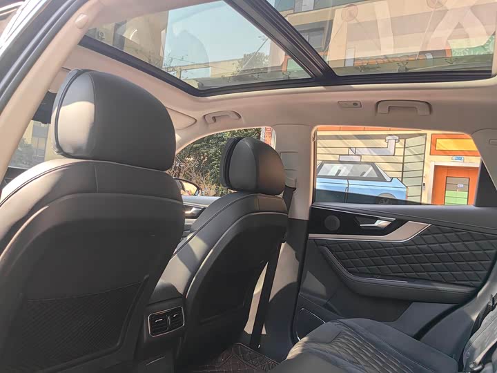 Photo 8 - Hongqi HS5