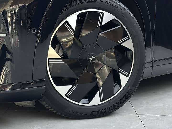 Фото 2 - XPeng X9