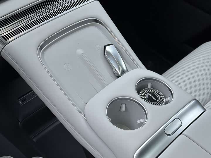 Фото 9 - XPeng X9