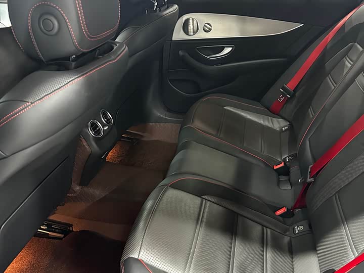 Photo 7 - Mercedes-Benz E-Class AMG