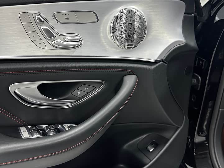 Photo 8 - Mercedes-Benz E-Class AMG