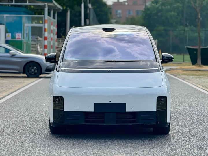 Фото 2 - LiXiang Mega