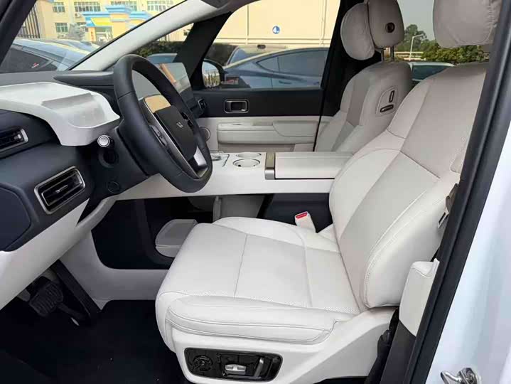 Фото 7 - LiXiang Mega