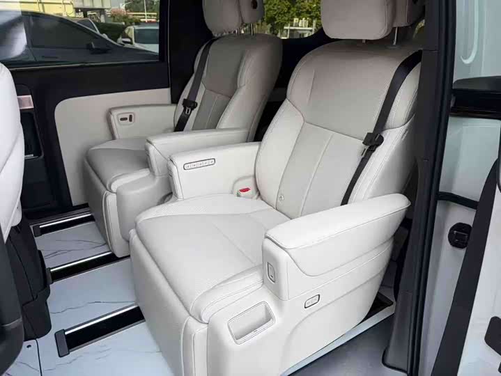 Фото 8 - LiXiang Mega