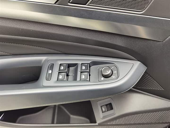 Фото 9 - Volkswagen Passat