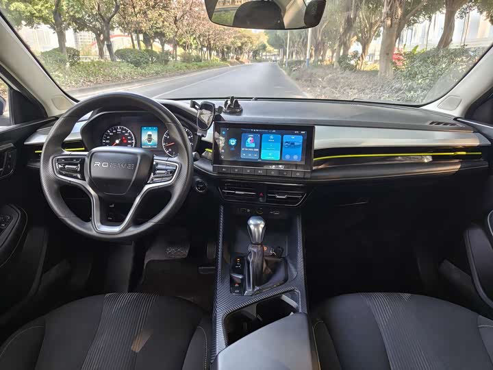 Фото 5 - Roewe i5