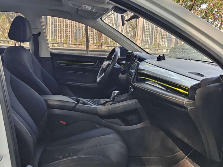 Фото 6 - Roewe i5