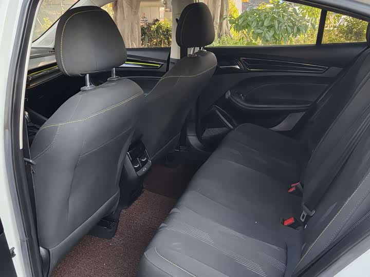 Фото 7 - Roewe i5