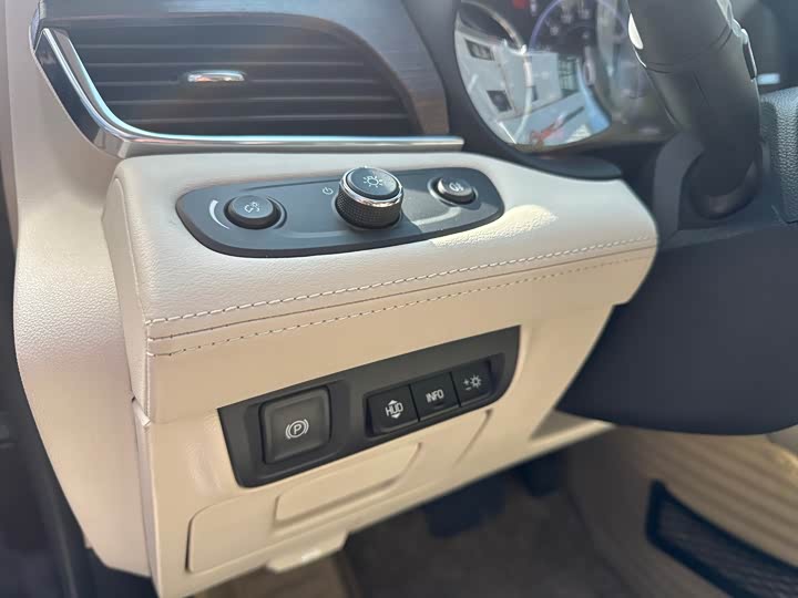 Фото 8 - Buick LaCrosse