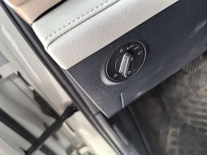 Фото 7 - Volkswagen Tharu