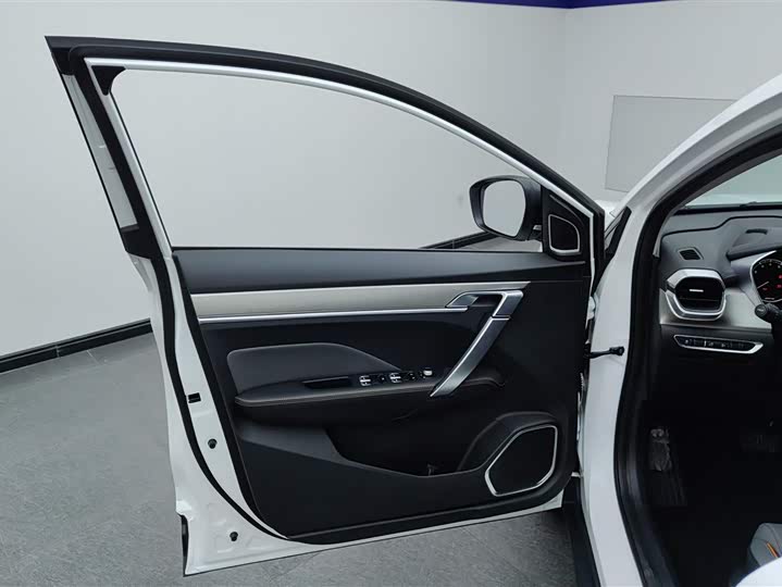 Фото 7 - Geely Coolray