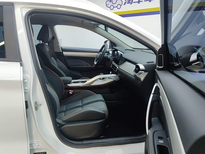 Фото 8 - Geely Coolray