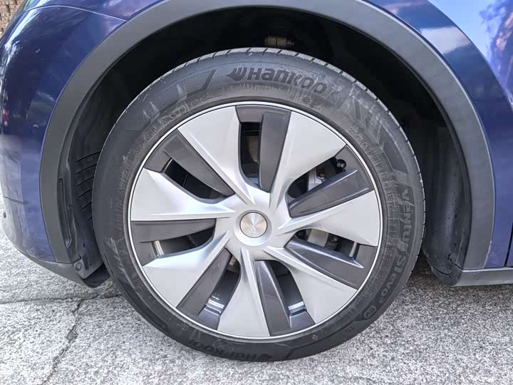 Photo 5 - Tesla Model Y