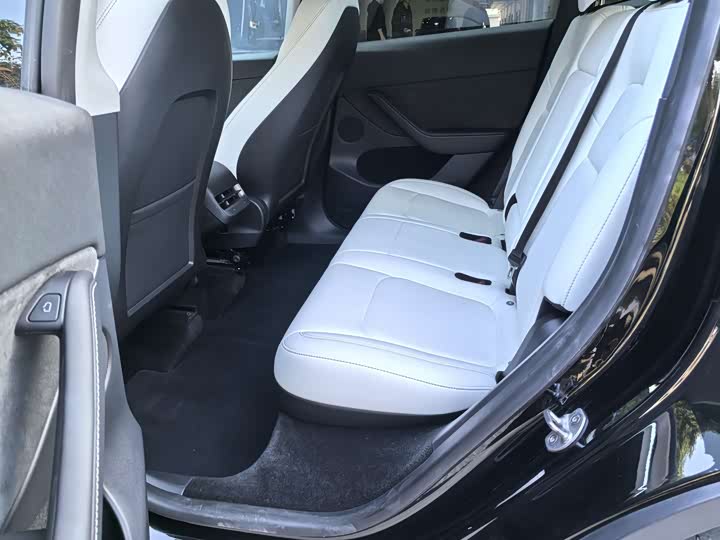 Photo 7 - Tesla Model Y