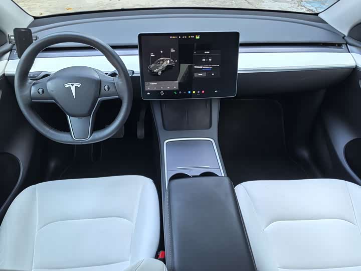Photo 8 - Tesla Model Y