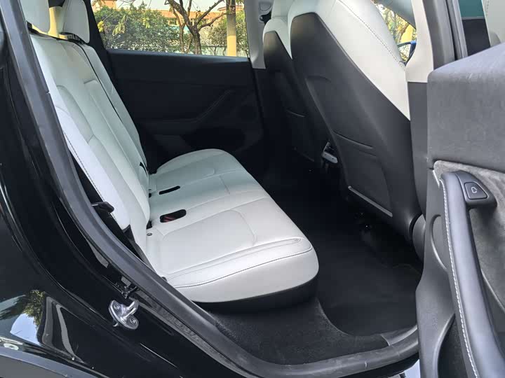 Photo 9 - Tesla Model Y