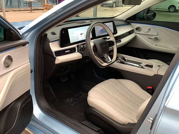 Photo 4 - Chery Fulwin A8