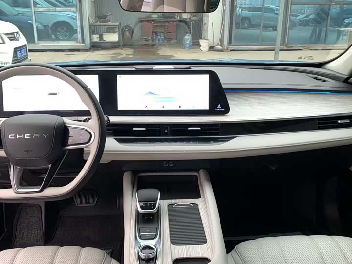 Photo 5 - Chery Fulwin A8