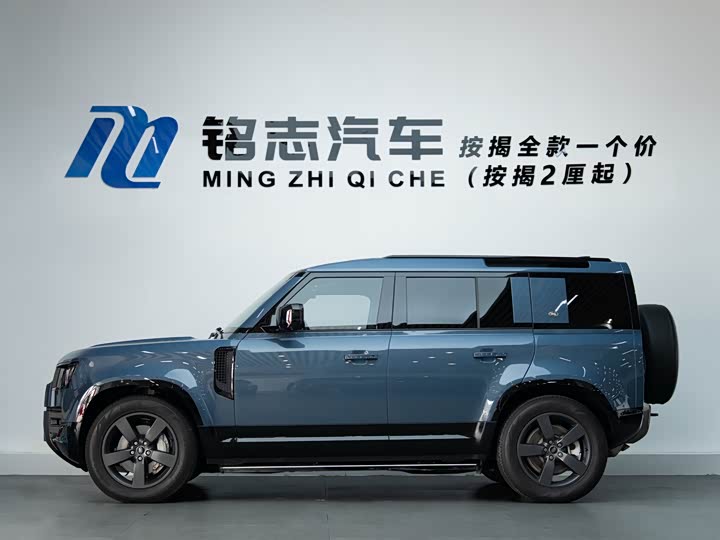 Photo 8 - Land Rover Defender