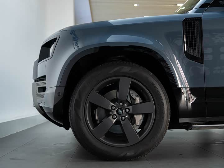 Photo 9 - Land Rover Defender