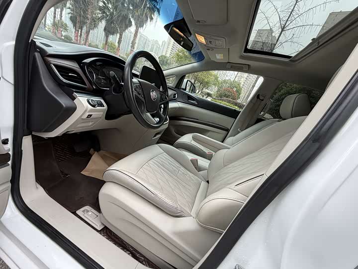 Photo 5 - Buick GL8 ES