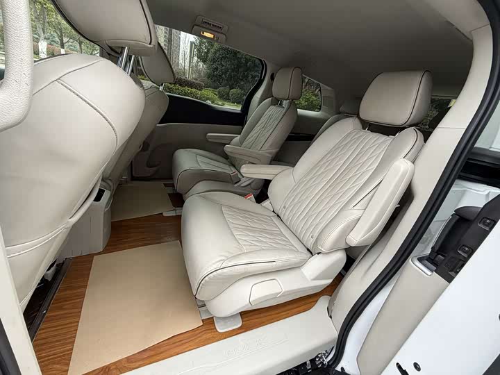 Photo 6 - Buick GL8 ES