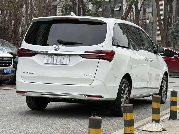 Photo 8 - Buick GL8 ES