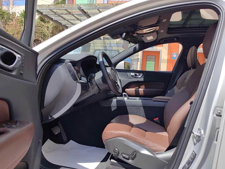 Фото 4 - Volvo XC60