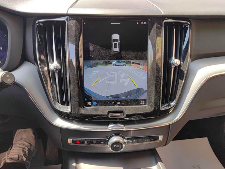 Фото 8 - Volvo XC60