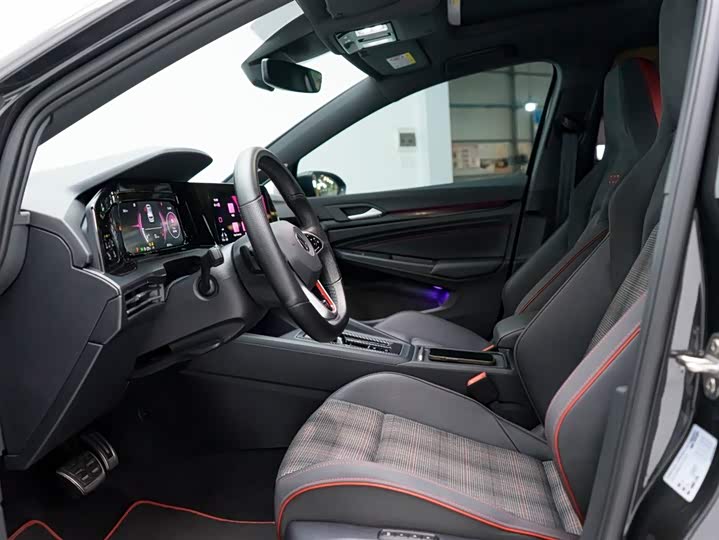 Фото 4 - Volkswagen Golf GTI