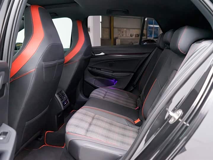 Фото 5 - Volkswagen Golf GTI