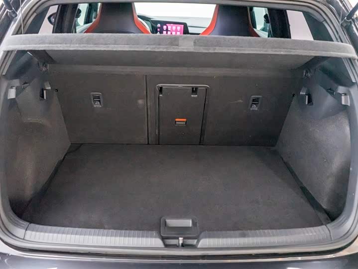 Фото 7 - Volkswagen Golf GTI