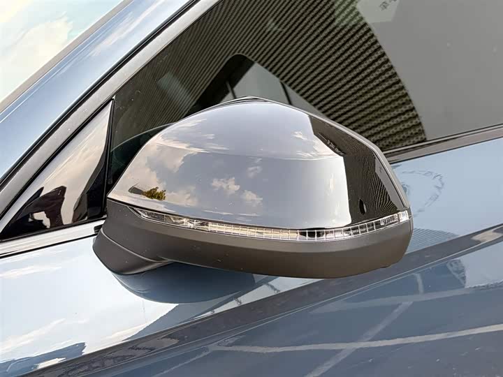 Фото 4 - Audi Q5L