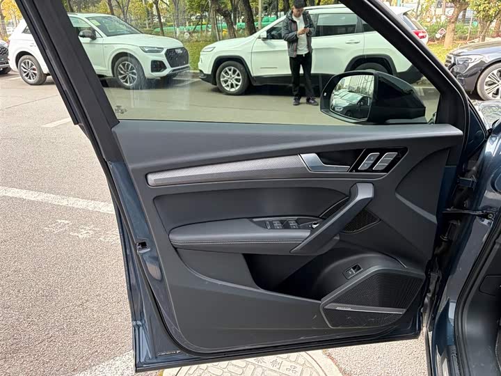 Фото 9 - Audi Q5L